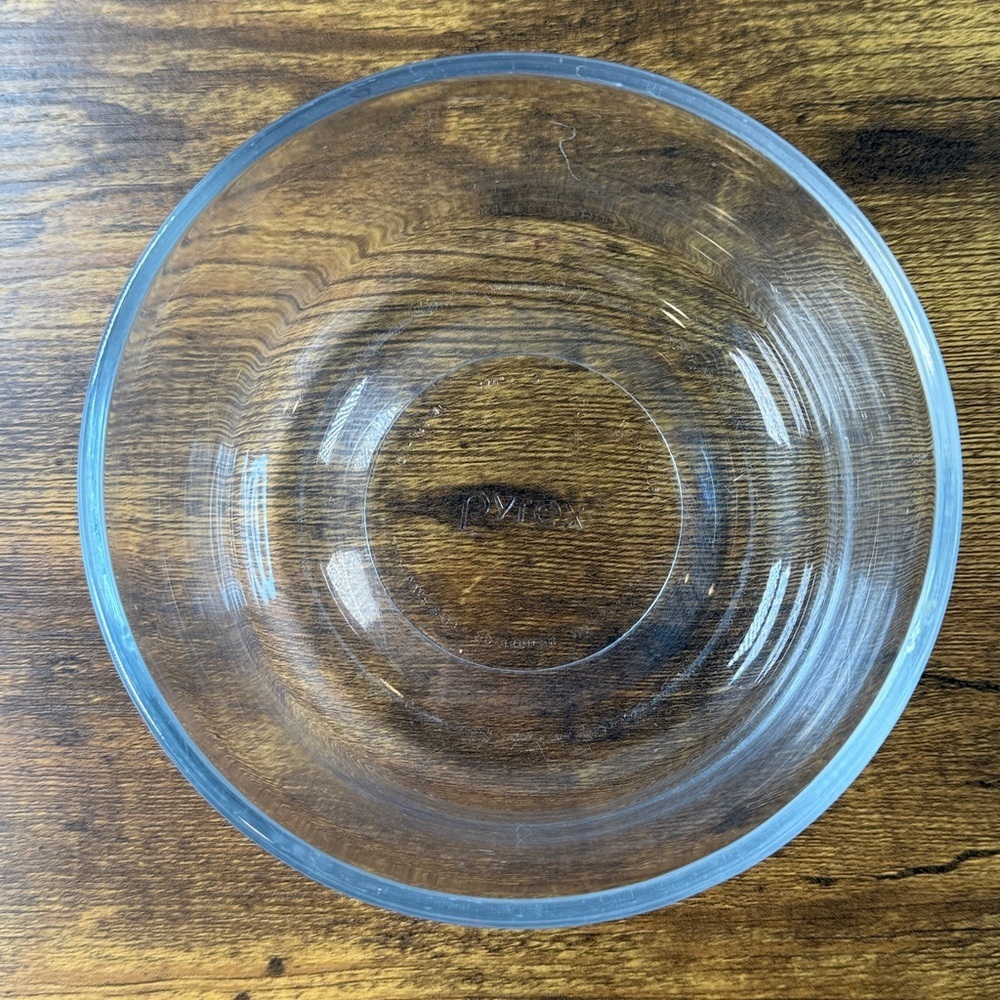Pyrex Transparent Glass Serving Bowl - Picture 5 of 6